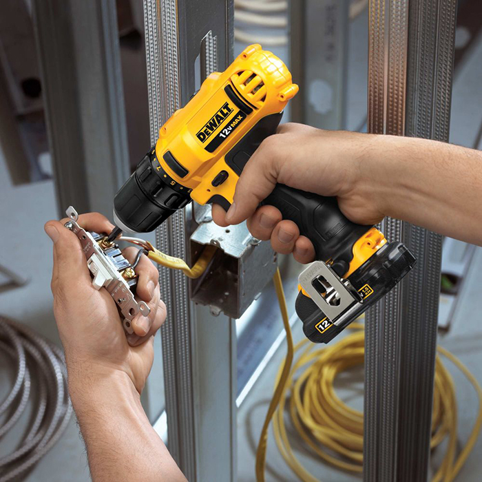 Дрель-шуруповерт аккумуляторная DeWalt DCD710D2-QW