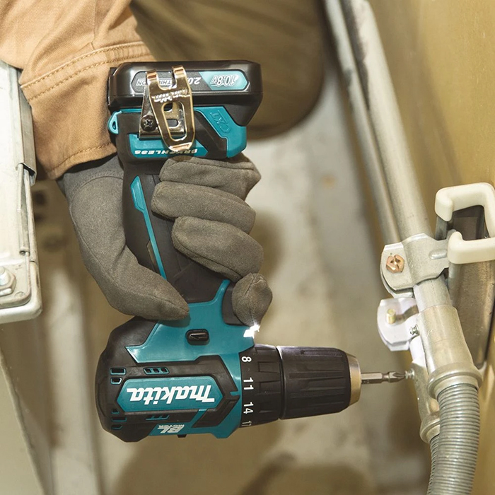 Дрель-шуруповерт аккумуляторная Makita DF332DWAE