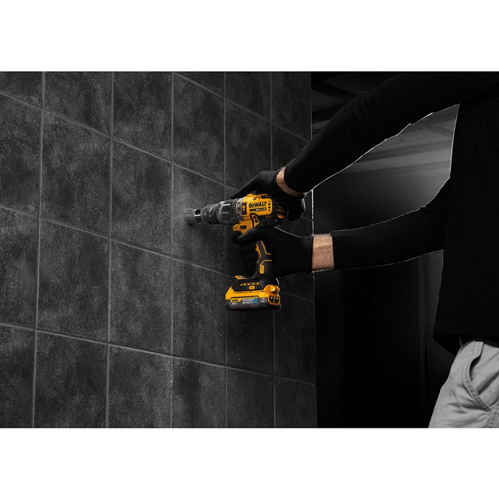 Дрель-шуруповерт ударная аккумуляторная  DeWalt DCD796P2-QW